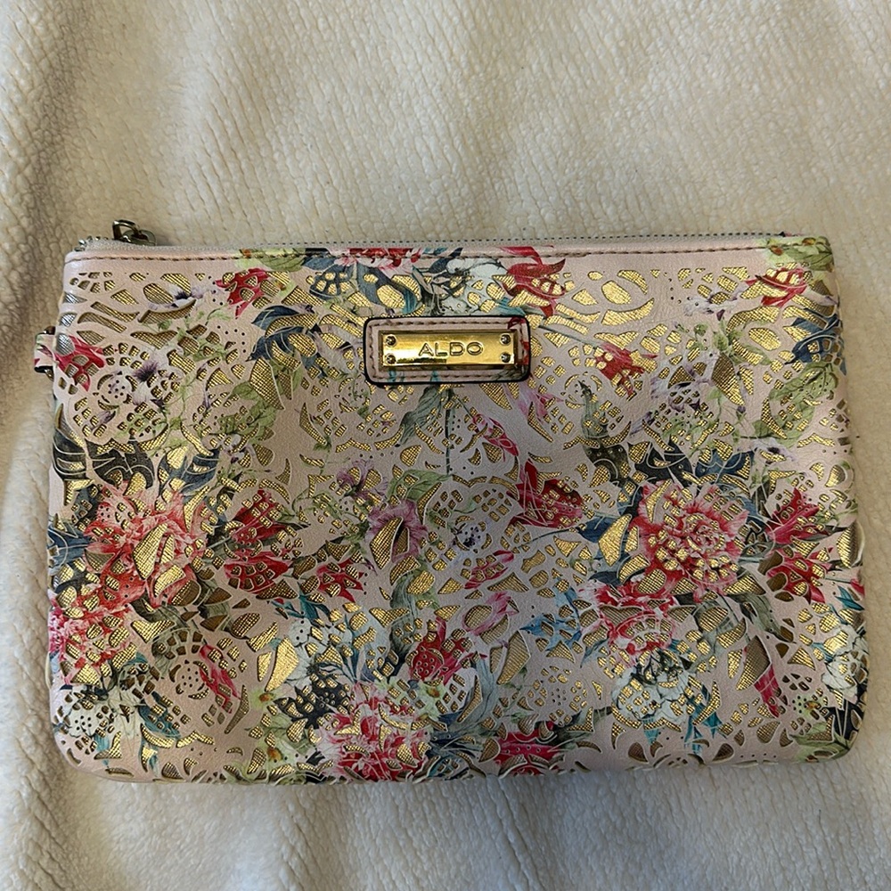 Aldo clutch